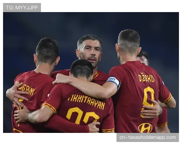 特写镜头:维罗纳保级关键战绝杀后,全场球迷涌入场地庆祝 特写镜头:维罗纳保级关键战绝杀后,全场球迷涌入场地庆祝