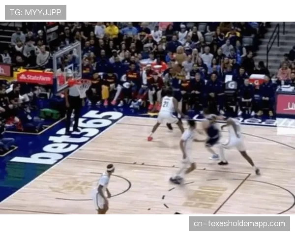 关键时刻：福克斯抢断得手，一条龙快攻上篮帮助国王反超比分